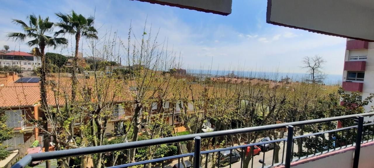 Bright Apartment Near The Beach And Barcelona By Train *