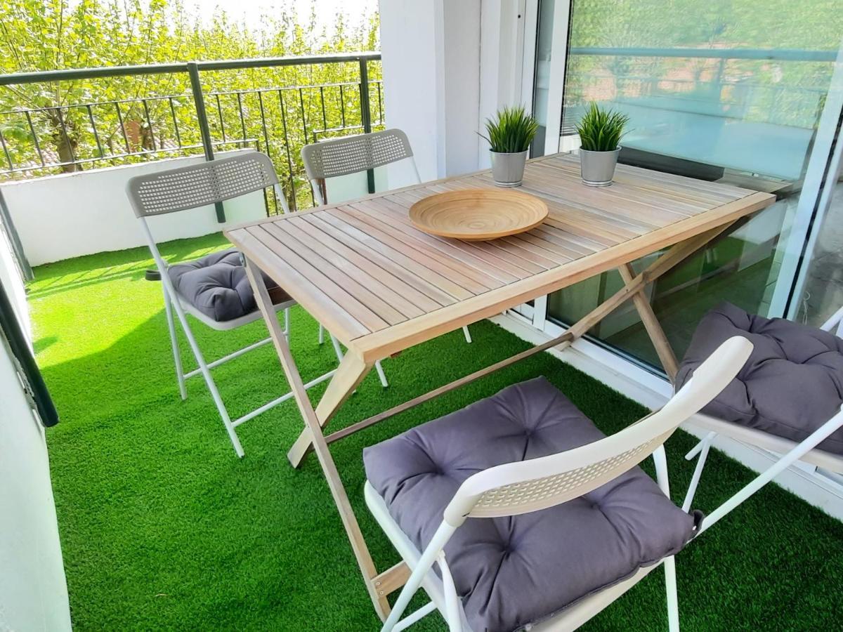 With Pool Near The And Barcelona By Train Appartement