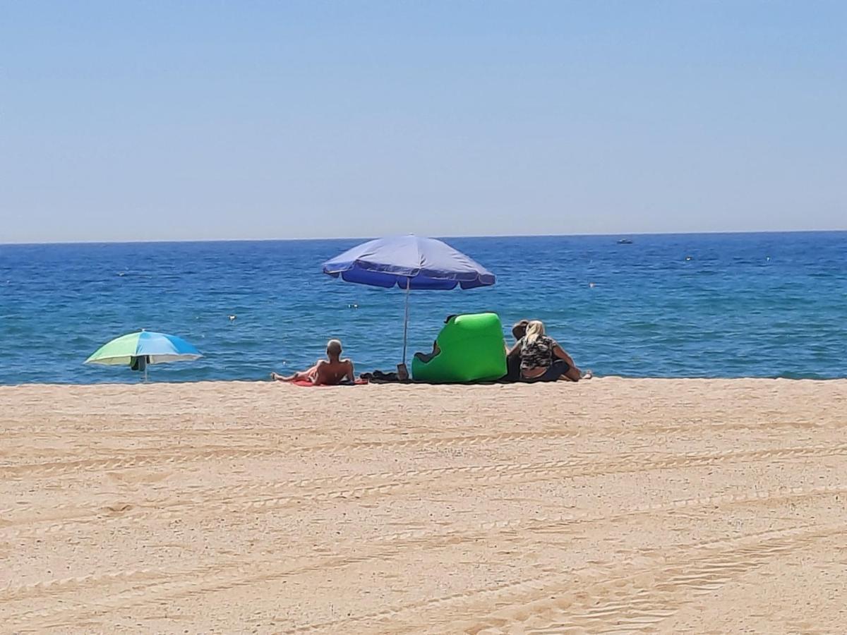 Bright Apartment Near The Beach And Barcelona By Train