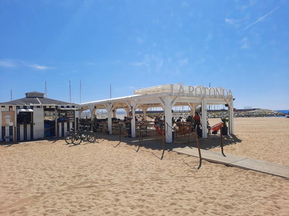 Bright Apartment Near The Beach And Barcelona By Train