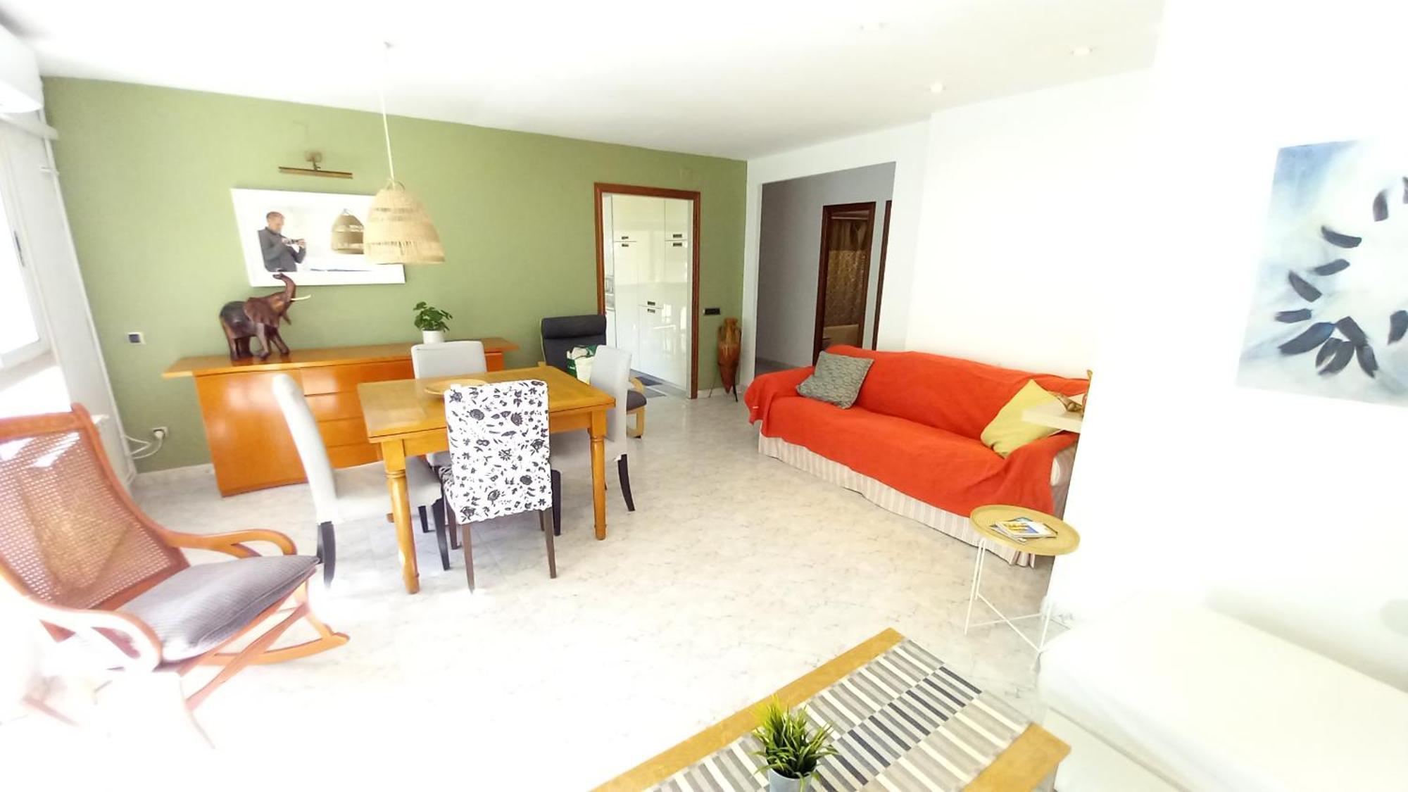 Bright Apartment Near The Beach And Barcelona By Train *