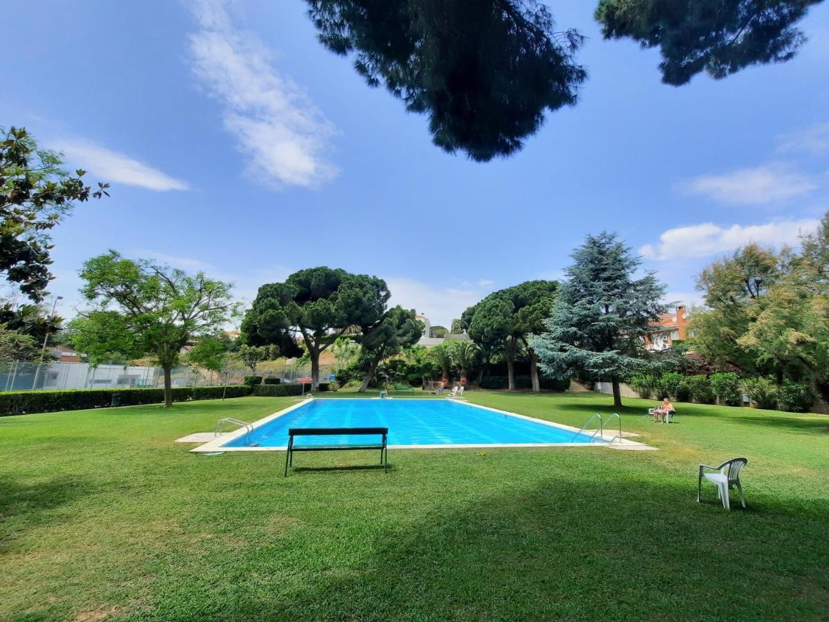 Bright Apartment Near The Beach And Barcelona By Train